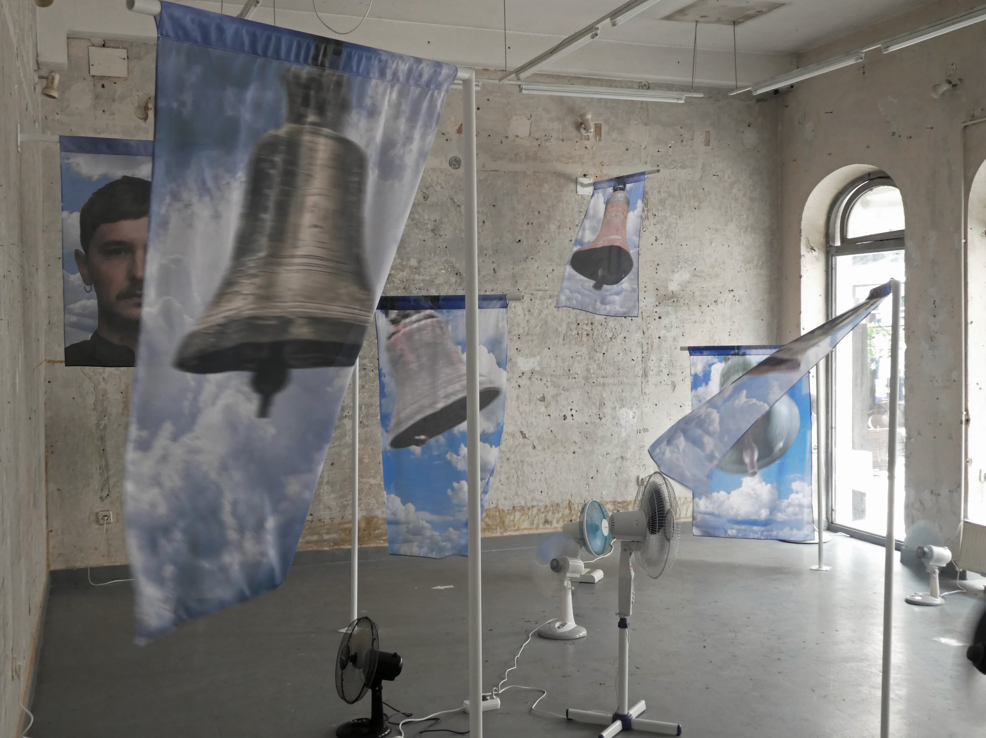 Senzații ieftine/Cheap thrills 2020, exhibition view + by Matei Dumitriu